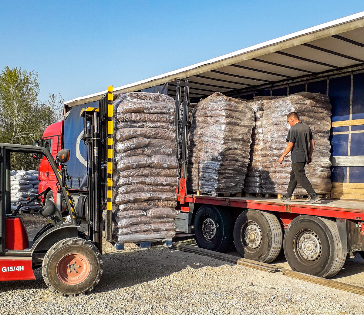 larch bark, pine bark, pine bark, mulching bark, poplar mulch